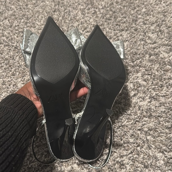 Zara slingback metallic silver bow heels - Picture 4 of 4